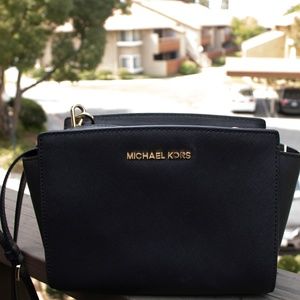 Micheal Kors Selma MD Messenger Bag